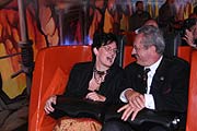 M&uuml;nchens B&uuml;rgermeisterin Christine Stroble und Oberb&uuml;rgermeister Christian Ude haben den H&ouml;llenblitz sichtlich genossen (Foto: Martin Schmitz)
